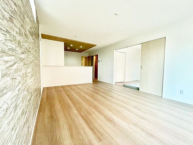 【リビングダイニング】落ち着いた雰囲気のＬＤＫは家族みんなの快適空間