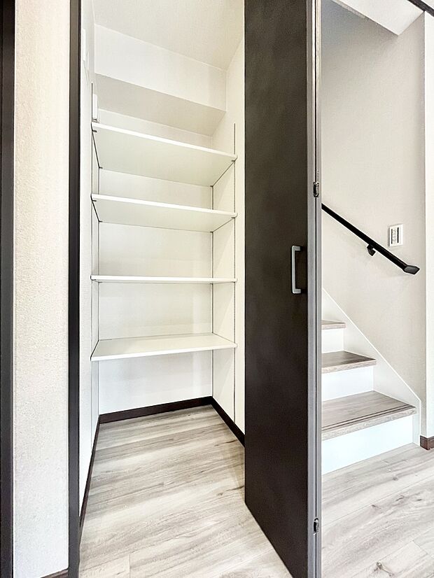 【収納】物が多くなりがちなリビングにうれしい収納