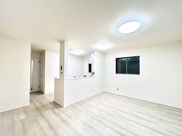 【リビングダイニング】落ち着いた雰囲気のＬＤＫは家族みんなの快適空間  