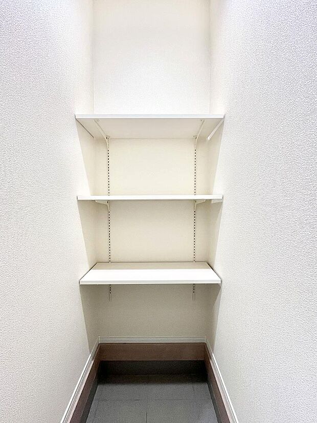 【収納】シューズインクローク付き！雨具やベビーカーも置けます。