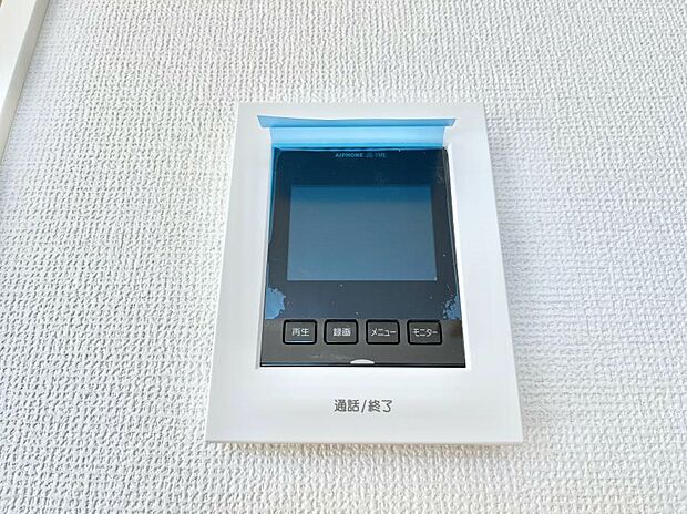 【TVモニター付きインターフォン】訪問者が一目でわかる安心のＴＶモニター付きインターホン。 