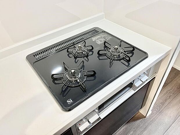 【ガスコンロ】三口ガスコンロでお料理が一気にはかどりそう  