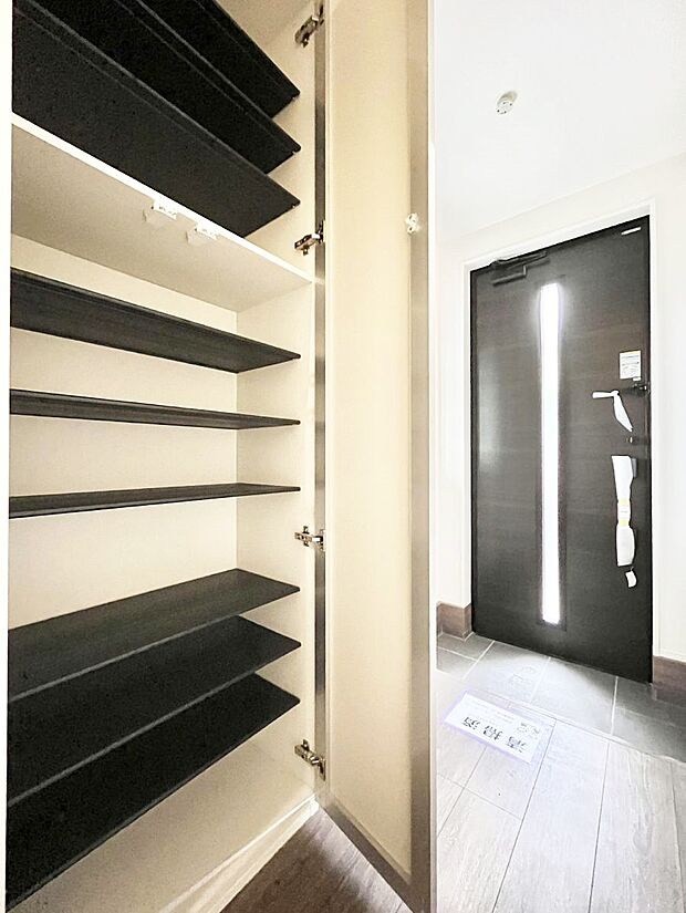 【収納】収納力ある下駄箱の活用で玄関廻りはいつでもスッキリ