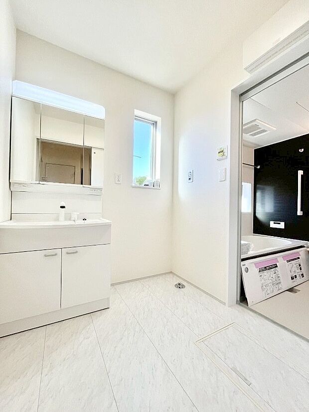 【脱衣場】身支度もスムーズにおこなえる脱衣場