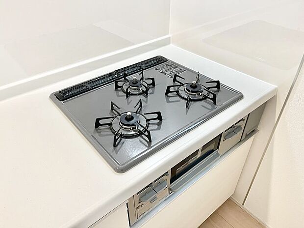 【三ツ口コンロ】三口ガスコンロでお料理が一気にはかどりそう。  