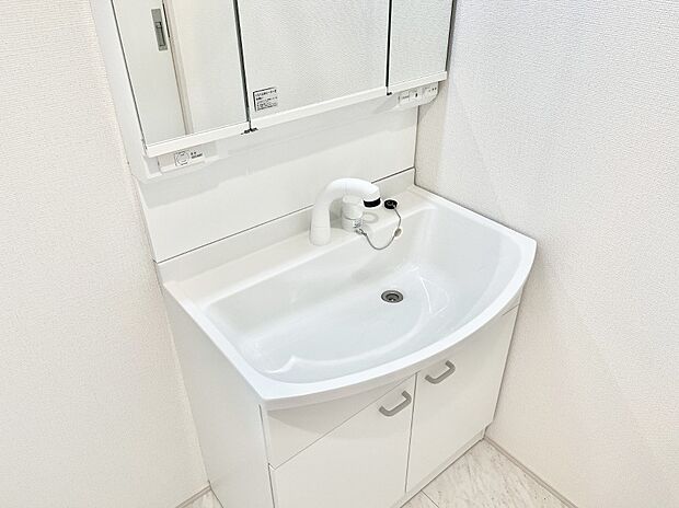 【ハンドシャワー水栓】ハンドシャワー付き！使いやすい洗面台。