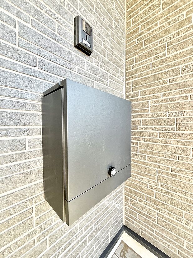 【その他現地】シンプルなデザインのポスト