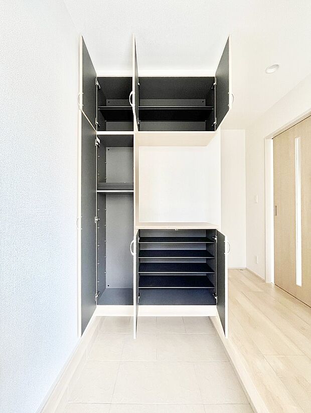 【収納】収納力ある下駄箱の活用で玄関廻りはいつでもスッキリ