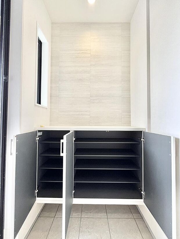 【収納】収納力ある下駄箱の活用で玄関廻りはいつでもスッキリ