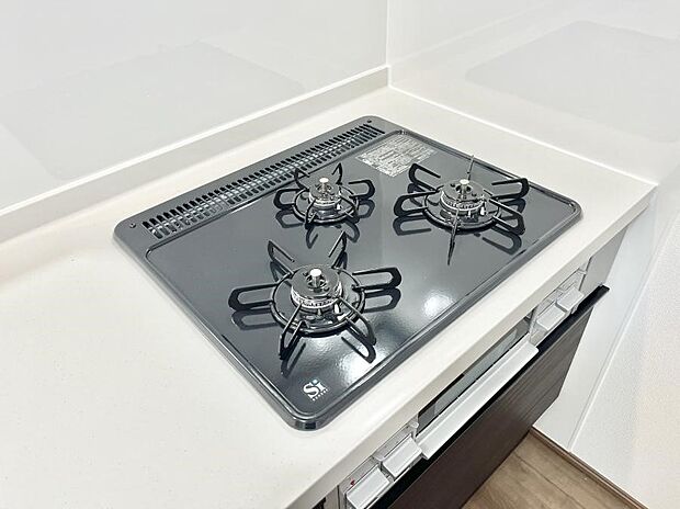 【ガスコンロ】三口ガスコンロでお料理が一気にはかどりそう  