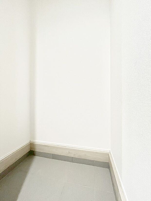 【収納】シューズインクローク付き！雨具やベビーカーも置けます。