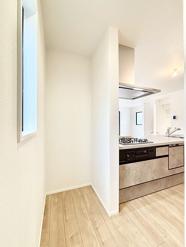 【パントリー】キッチンにはパントリー！食材のストックはもちろん、日用品の収納など使い方はいろいろ！