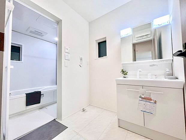 【脱衣場】身支度もスムーズにおこなえる脱衣場