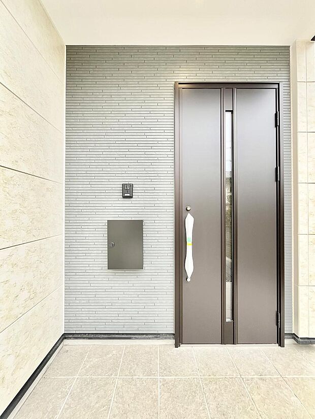 【玄関】大切な家族、来客を出迎える玄関。