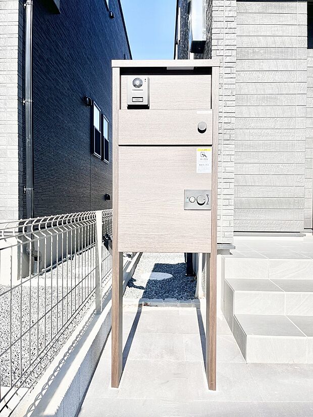 【その他現地】表札・インターホン・ポストをひとつに集約