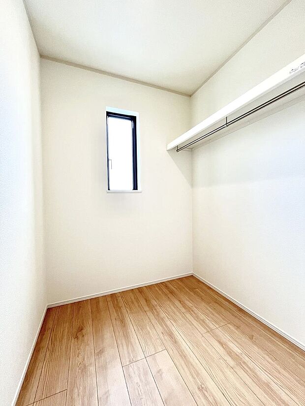 【ファミリークローゼット】家族みんなの共有物を収納するのに便利なファミリークローゼット  