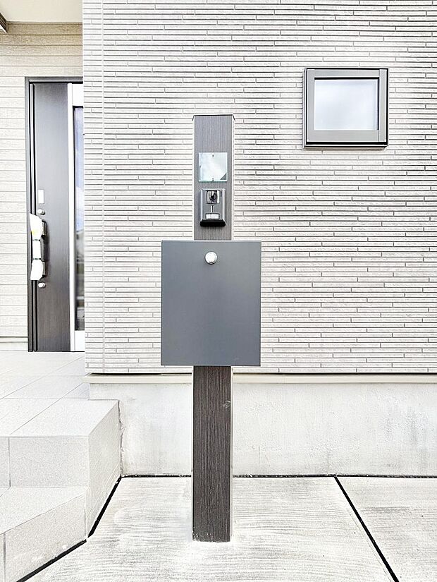 【その他現地】表札・インターホン・ポストをひとつに集約