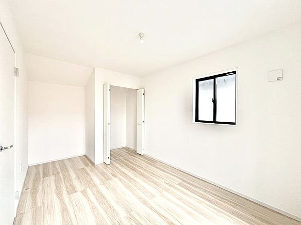 【寝室】収納も充実しています！どんなお部屋にするか考えるのが楽しみですね。