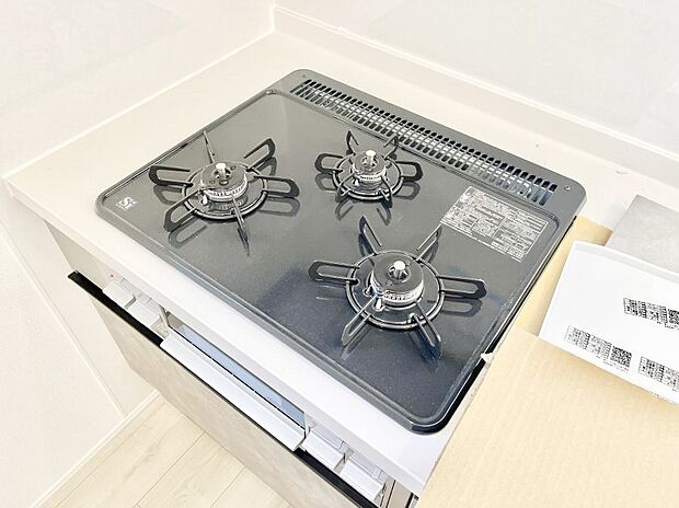 【ガスコンロ】三口ガスコンロでお料理が一気にはかどりそう  