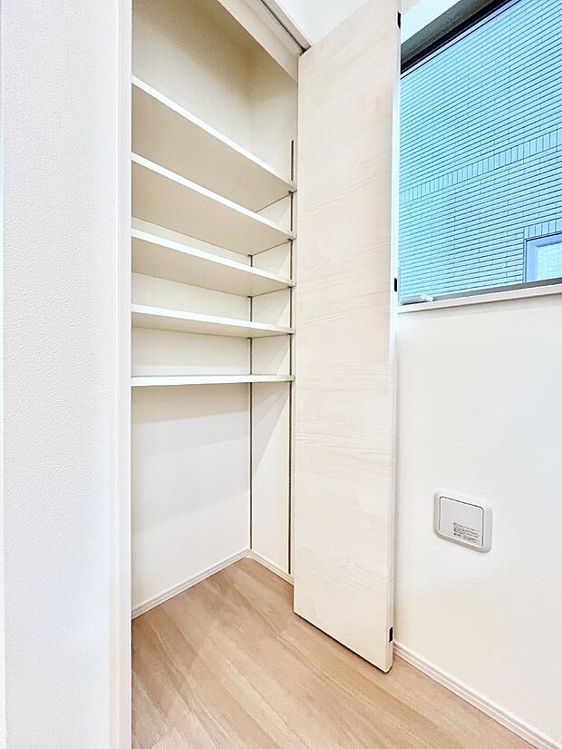 【パントリー】キッチンにはパントリー！食材のストックはもちろん、日用品の収納など使い方はいろいろ！