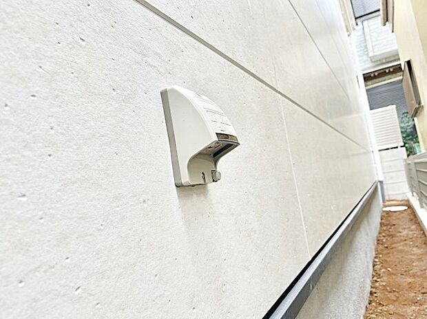 【その他現地】お掃除などに便利な外コンセント