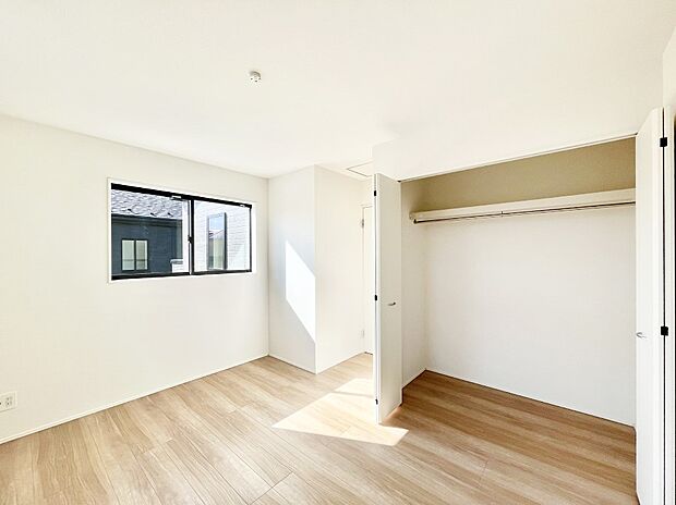 【寝室】収納が充実しているので居住スペースを広々使えます