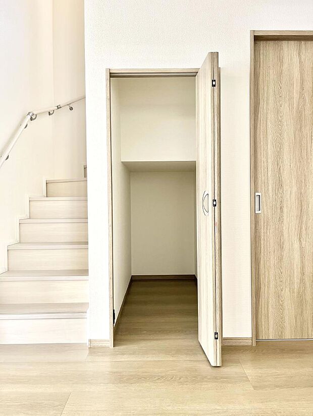 【リビング収納】リビング収納。ここに収納があると物が集まるLDKがスッキリ片付きそうですね。