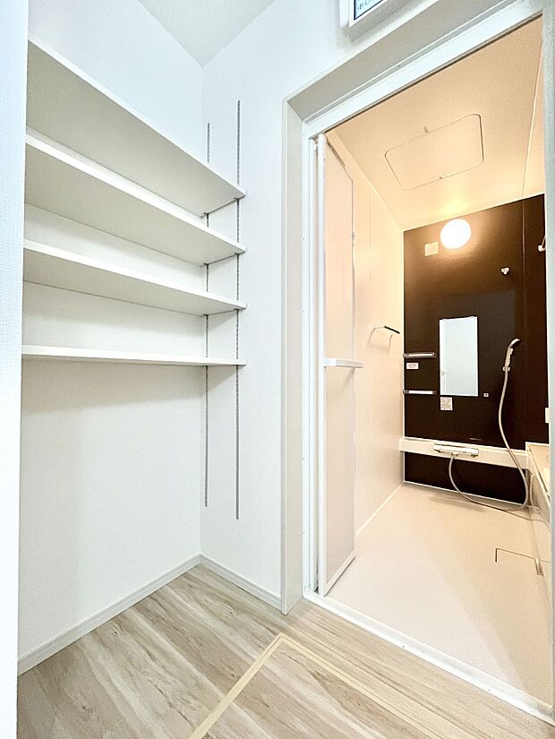 【リネンスペース】便利なリネン庫で、スッキリした使いやすい洗面室に  