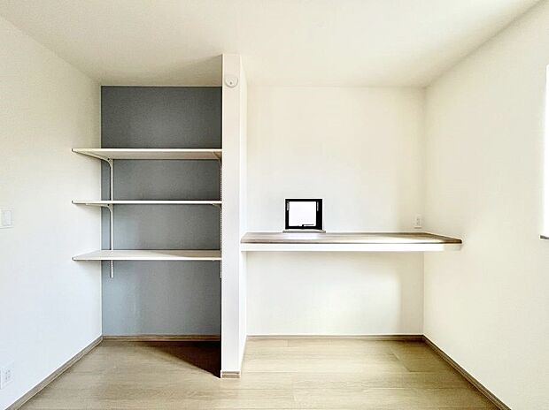 【その他内観】ちょっとした作業をするのに便利なカウンター