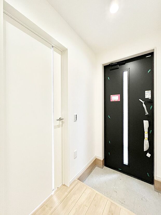 【玄関】家族の帰宅やお客様をあたたかく迎える玄関