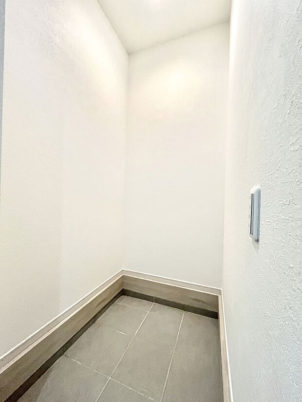 【収納】シューズインクローク付き!雨具やベビーカーも置けます。