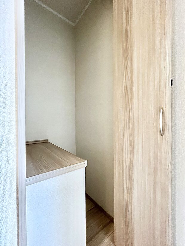 【収納】掃除用具や生活雑貨の保管に便利な廊下収納