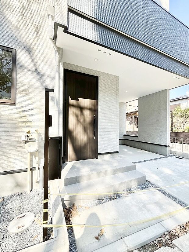 【玄関】大切な家族、来客を出迎える玄関。