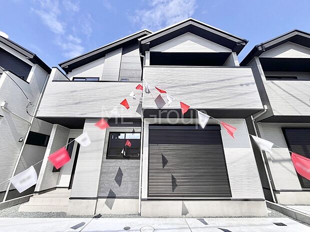 【現地外観写真】上質感あふれる外観デザイン。魅力の住まいを実現。 