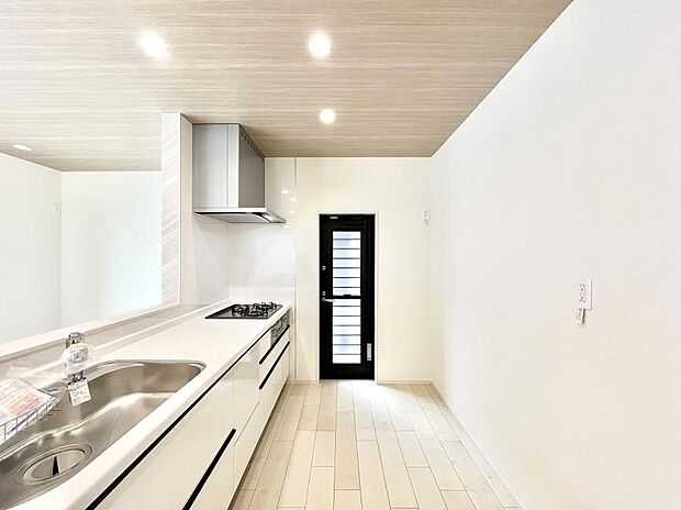 【キッチン】ゆとりあるキッチンではご家族と楽しくお料理ができます。