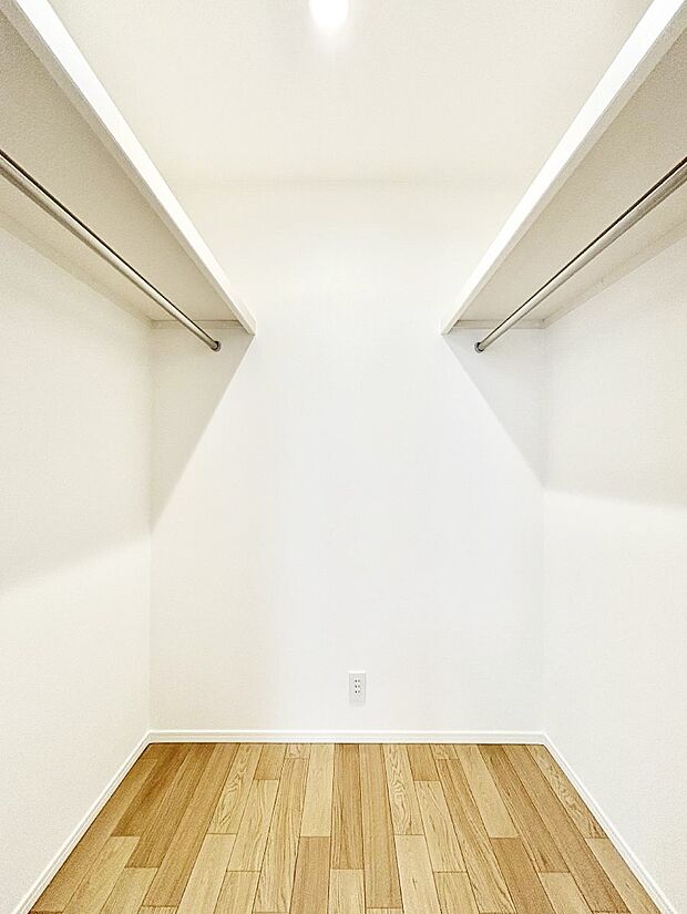 【ウォークインクローゼット】ウォークインクローゼットの活用で生活空間スッキリ