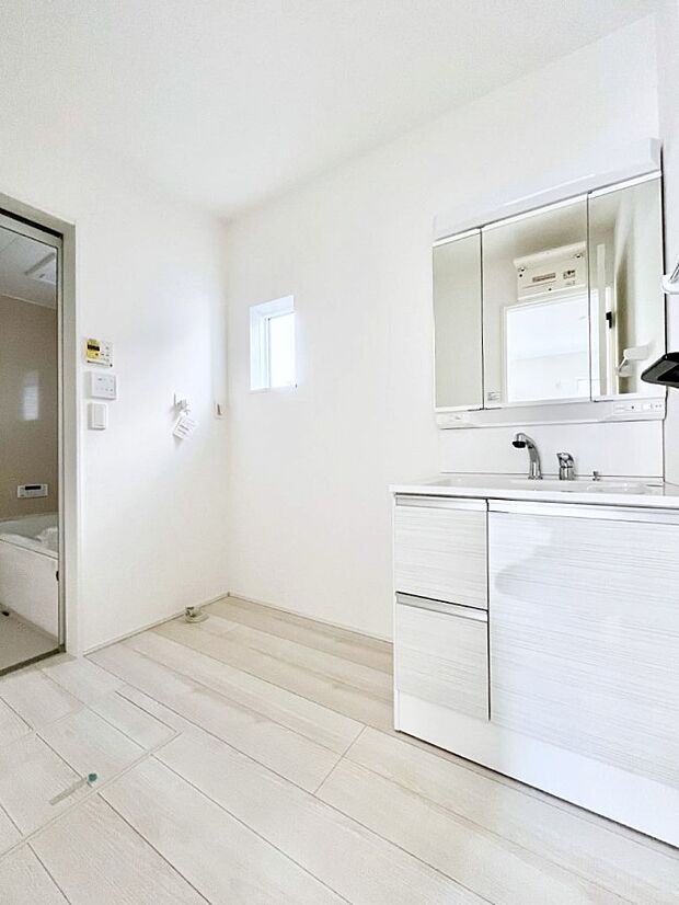 【脱衣場】身支度もスムーズにおこなえる脱衣場