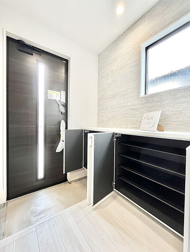 【シューズボックス】たっぷり収納できるシューズボックス。