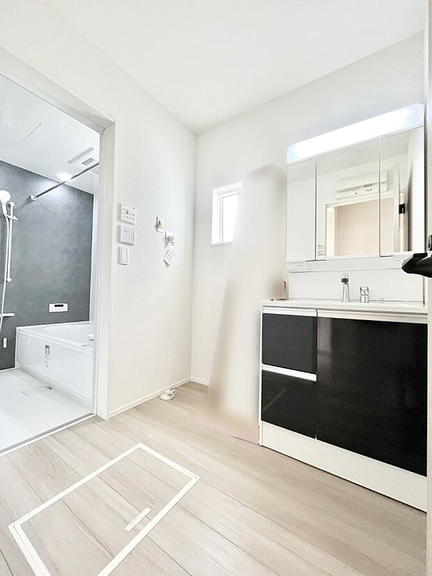 【脱衣場】身支度もスムーズにおこなえる脱衣場       