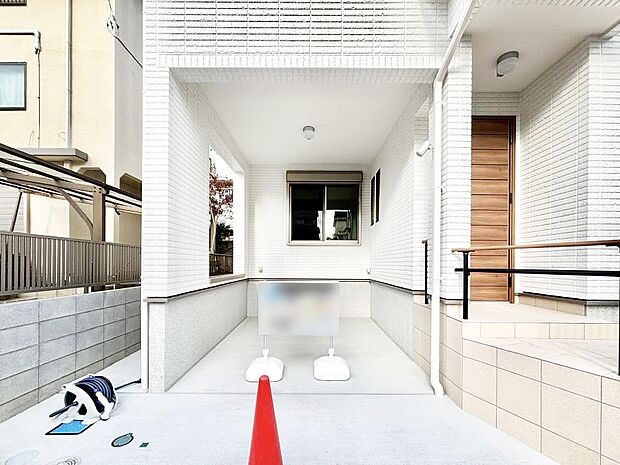 【駐車場】雨風から大切な愛車を守るビルトインガレージ