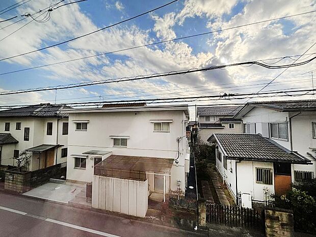 【住戸からの眺望写真】バルコニーからの眺望です。心地よい風が感じられそうですね!