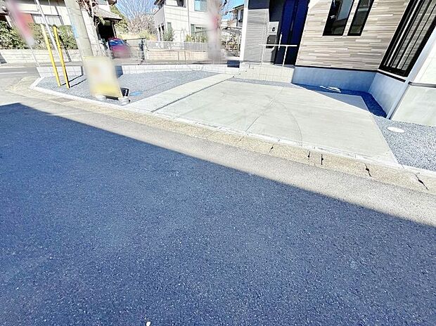 【駐車場】駐車2台可能！急なお客様の駐車に。また、ご家族の自転車スペースとしても大活躍。