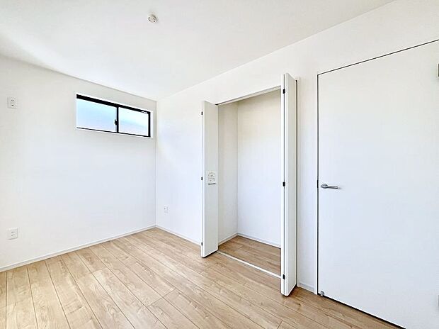 【寝室】収納が充実しているので居住スペースを広々使えます  