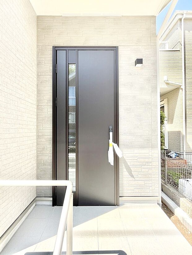 【玄関】大切な家族、来客を出迎える玄関。