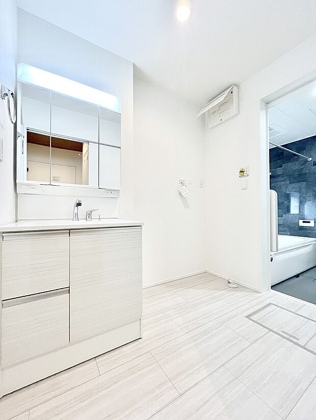 【ランドリースペース】広々とゆとりのあるランドリースペース。  