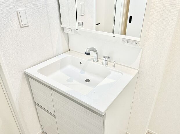 【ハンドシャワー水栓】ハンドシャワー付き！使いやすい洗面台。