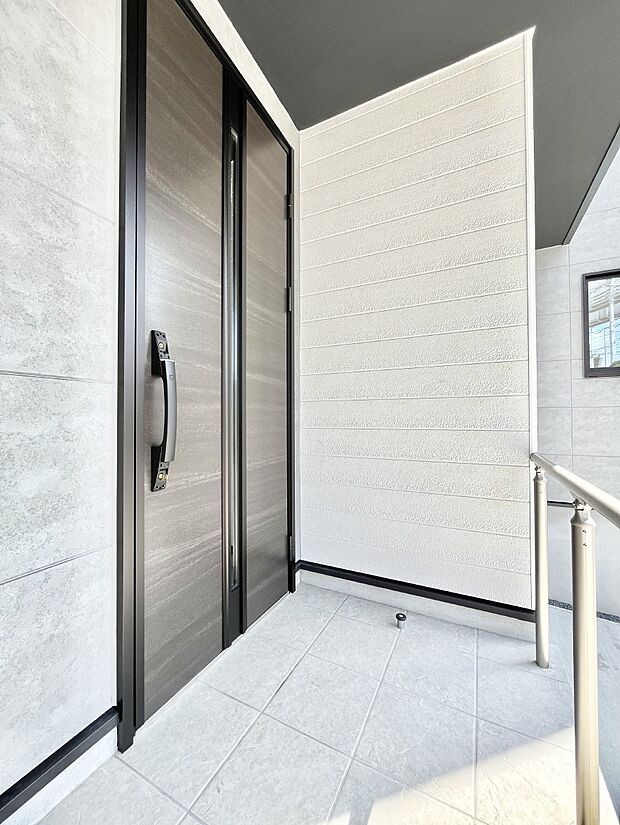 【玄関】大切な家族、来客を出迎える玄関。