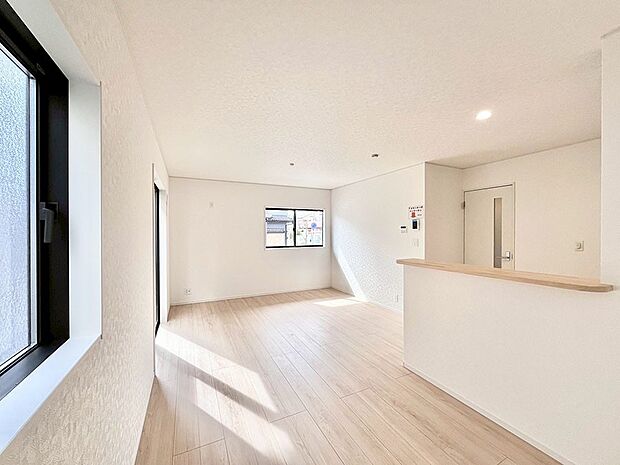 【リビングダイニング】落ち着いた雰囲気のLDKは家族みんなの快適空間