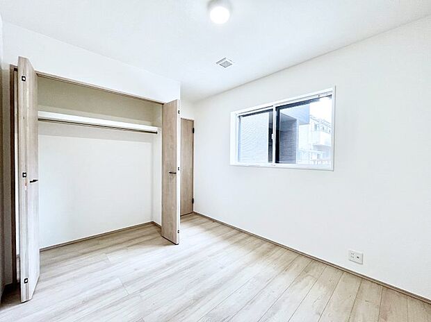 【寝室】収納が充実しているので居住スペースを広々使えます