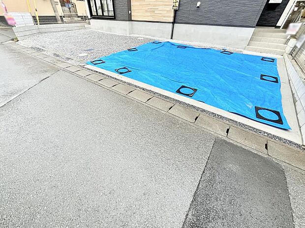 【駐車場】2台(車種による)駐車可!ご家族みんなの自転車も置ける広々カースペース。